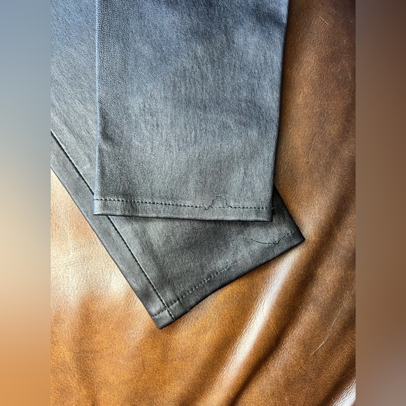 ‼️Excellent Condition‼️ GUCCI Gold Zip Genuine Leather Leggings - Picture 8 of 8